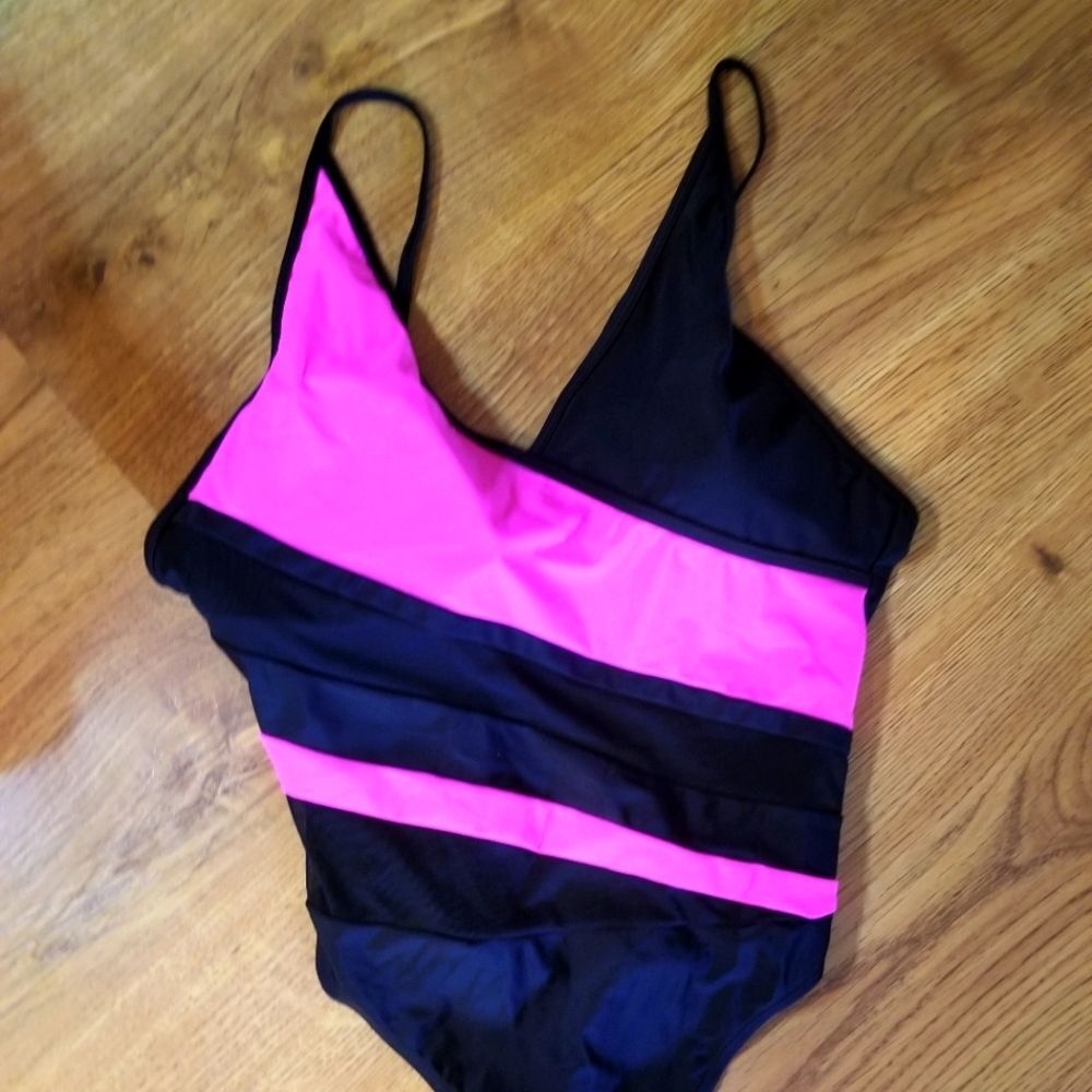 NWOT- pink and black with mesh insert low back swimsuit one piece   xl c…